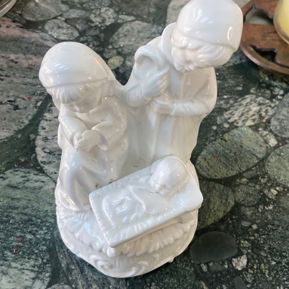 VINTAGE musical nativity family
